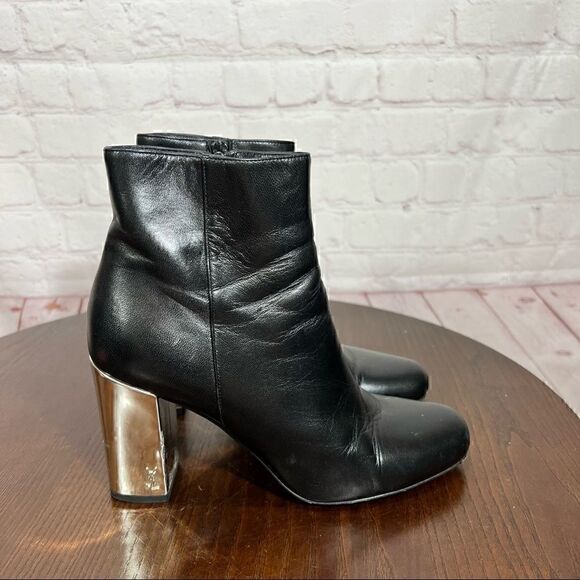 7 (37) YVES SAINT LAURENT PARIS (YSL) buttery soft leather ankle booties… - Picture 10 of 11